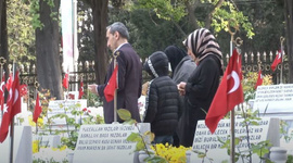 Şehitlikte bayram: Ziyaretçi akınına uğradı